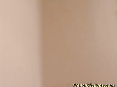 Снял во дворе молодую французскую блондинку и оттрахал в анал