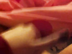 Тёлка рукой мастурбирует выбритую пизду и снимает на смартфон