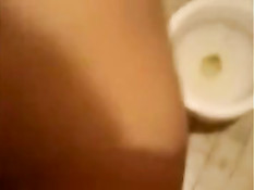 Парень в бейсболке включил камеру и отъебал раком брюнеточку