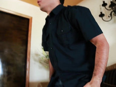 Мужчина отодрал в анал брюнетку с маленькой грудью Ashli Orion