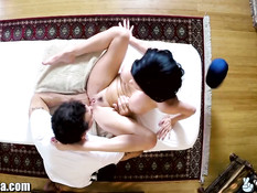 Мужик сделал массаж грудастой брюнетке и оттрахал во влагалище