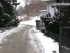 Коротко подстриженный чешский гей отсасывает и ебётся в ванной