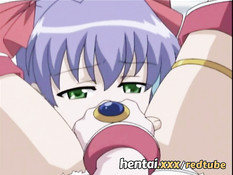 Девчонка лижет клитор своей аниме подружке и трахается с парнем