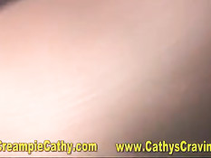 Кудрявую блондинку в сетчатых чулках трахают мужчины свингеры