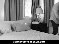 Молодая няня с косичками Jillian Janson выебана в волосатую киску