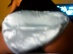 Любительница в голубых трусиках садится на член спиной к парню