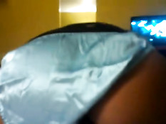 Любительница в голубых трусиках садится на член спиной к парню