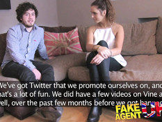 Девушка мастурбирует клитор и ебётся с двумя парнями на кастинге