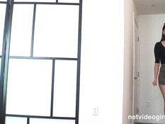 Латинская девчонка впервые занимается сексом с парнем и девкой