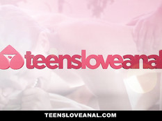 Блондиночка с тату и пирсингом Kat Dior сквиртует во время анала