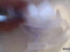 Брюнетка с большой грудью Briana Lee мастурбирует в порно чате