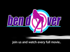 Весёлая девчонка вынула изо рта конфетку и сделала дяде минет