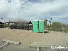 Блондинка с косой отсасывает просунутый пенис и глотает сперму