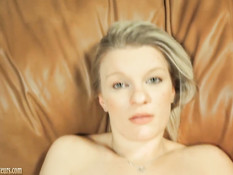 Молодой американской блондинке залили спермой рот на кастинге