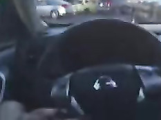 Молодой парень сел в автомобиль к голому гею и отсосал ему член