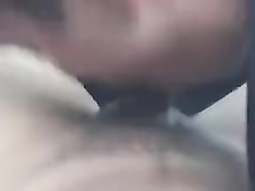 Молодой парень сел в автомобиль к голому гею и отсосал ему член