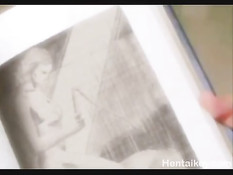 Паренёк поцеловал светловолосую хентай девку и сделал фистинг