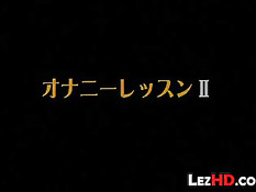 Японские лесбиянки в эротическом белье трахаются в позе ножницы
