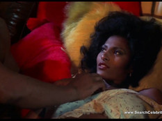 Эротические сцены с сиськастой американской актрисой Pam Grier