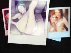 Мужчина вибратором доводит до сквирта мулаточку с татуировками