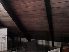 Молодая брюнеточка в гольфах ебётся с секс машиной в порно чате