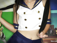 Азиатская девка с волосатой писей Marika Hase играет с вибратором