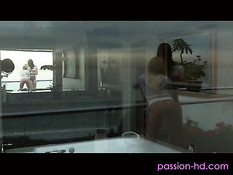 Парень оттрахал блондинку Tasha Reign и брюнетку Holly Michaels