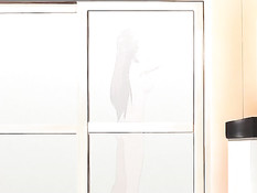 Привёл домой красивую хентай девку и оттрахал раком на кровати