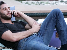 Красивая грудастая блондинка с пирсингом трахается с фотографом