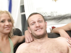 Две ласковые русские блондинки отсосали и дали оттрахать в попу