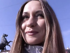 Мужик отодрал двух соблазнительных русских подруг во все дырки