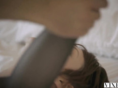 Лысый мужик отодрал соблазнительную рыжую девку Bree Daniels