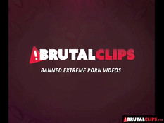 Блондинка подошла к парню и дала оттрахать в анал в позе раком