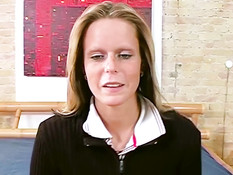 Юная немецкая блондинка сделала минет пожилому лысому мужику