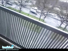 Сексуальная брюнетка очень любит вкус свежей спермы на языке