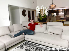 Молодая Anya Olsen и зрелая Audrey Snow высосали у парня сперму