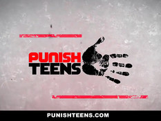 Бойфренд отшлёпал по жопе развратную девицу и оттрахал раком