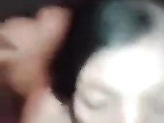 Девка из Аргентины трахается раком с парнем и сосёт член другому