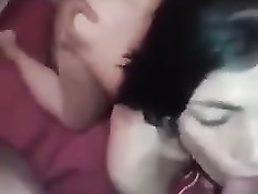 Девка из Аргентины трахается раком с парнем и сосёт член другому