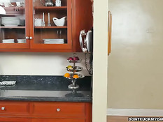 Парень ебёт зрелую брюнетку Rachel Starr и молодую Sally Squirt