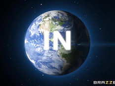 Паренёк трахает трёх сексуальных девчонок в нарядах покемонов