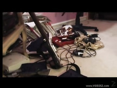 Блондинка Chelsie Rae трахает парня вместе с молодой подружкой