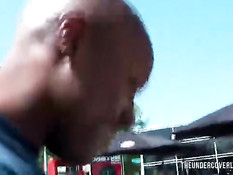 Соблазнительная зрелая блондинка ебётся с мужчиной в гостинице