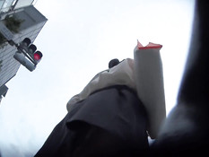 Азиатский паренёк ходит за девчонкой и заглядывает ей под юбку