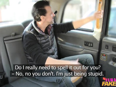 Женщина-таксист Elicia Solis на заднем сиденье ебётся с мужчиной