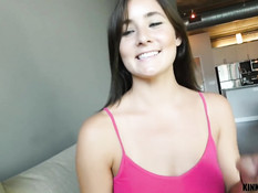 Девушка Nora Wolf приняла душ и захотела заняться сексом с парнем