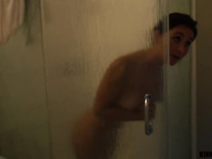 Девушка Nora Wolf приняла душ и захотела заняться сексом с парнем