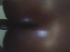 Натёр маслом задницу молодой мулатки и оттрахал девчонку раком