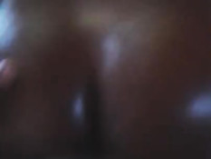 Натёр маслом задницу молодой мулатки и оттрахал девчонку раком