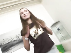 Парень отлизал клитор русской милашке и засадил в неё свой член